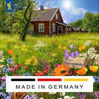 Ein rotes Haus im Grünen, bunte Blumenwiese mit Biene und Holzschild "Mein Nützlingsparadies".