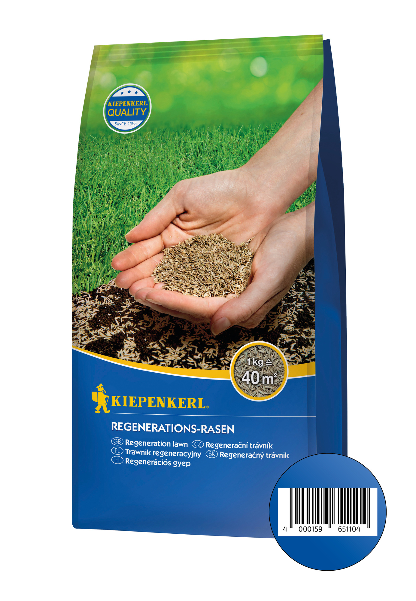 Hand hält eine Schüssel mit Saatgut vor grünem Rasen und Erde, Kiepenkerl Logo, Text, Barcode auf blauer Verpackung.