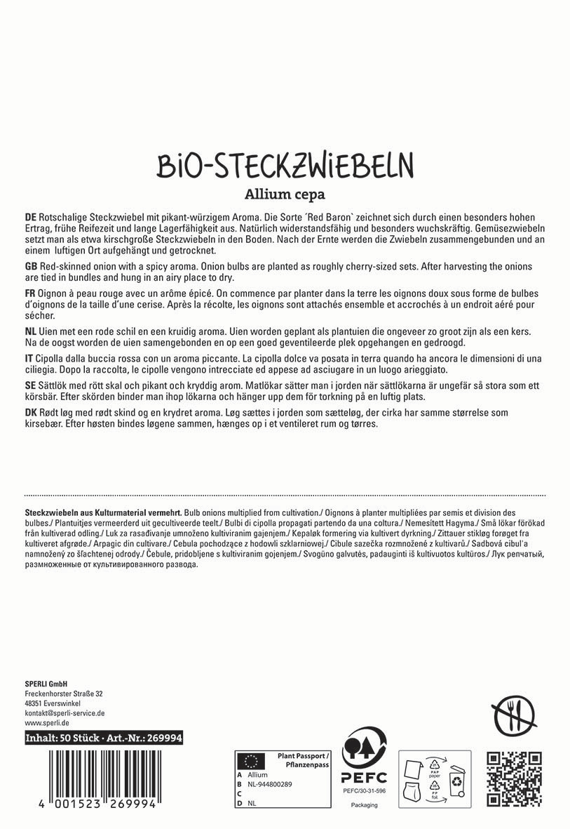 Rote, gewürzte Zwiebeln in Körben, beige und weiße Verpackung mit Text in mehreren Sprachen, Barcodes und Symbolen.