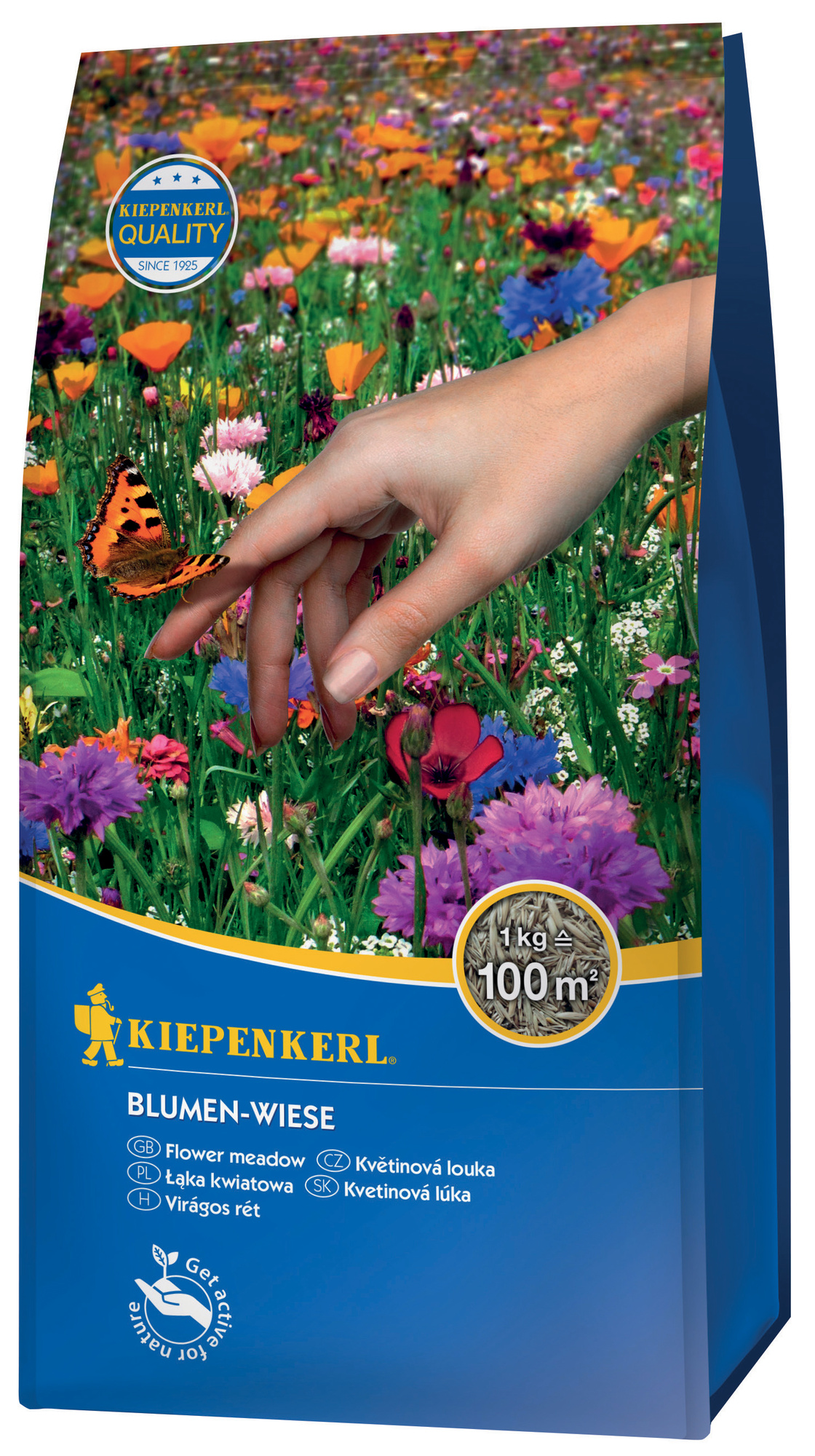 Blick auf eine bunte Blumenwiese mit Hand, die nach einer Schmetterling greift, im Vordergrund ein Symbol für 1 kg Saatgut auf 100 m².