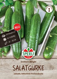 Grüne Salatgurken liegen in einer weißen Kiste, Verpackung mit "NEU" und "Sperli" Logo.