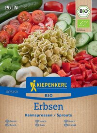 Bunte geschnittene Tomaten, Gurken, Paprika, Pilze, Kartoffeln, Sprossen auf einem Teller.